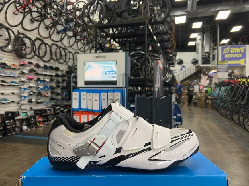 Shimano Men's SH-R170W Triathlon Shoes | Triathlon & Time Trial Bike 1 Shimano Men's SH-R170W Triathlon Shoes | Triathlon & Time Trial Bike