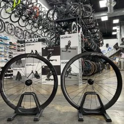 Zipp 303 S Disc Carbon Tubeless Wheelset | Wheel Sets