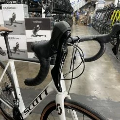 Scott Addict 20 Disc Shimano 105 - Pearl White 2021 | Road Bikes -Hot Sale Playtri -Tyler Store 4kMgji9gF2N0LtoXOdRIt45ds