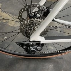 Scott Addict 20 Disc Shimano 105 - Pearl White 2021 | Road Bikes -Hot Sale Playtri -Tyler Store 57YHWAh2 YkGtw8KHdFNzLeZg