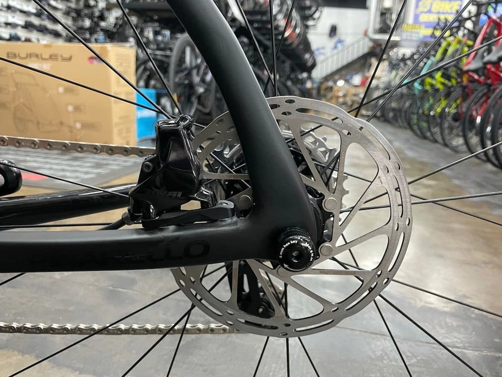 Pinarello Paris Disk SRAM Rival AXS - B.O.B 2022 | Road Bikes 11 Pinarello Paris Disk SRAM Rival AXS - B.O.B 2022 | Road Bikes - Image 11