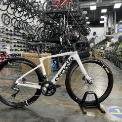 Cervelo Caledonia-5 Disc Shimano Ultegra Di2 - Aqua Pearl 2022 | Road Bikes