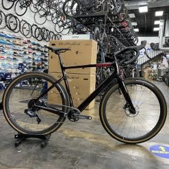 Cervelo âˆšÃ…spero Force ETap AXS 1 - Carbon/Red 2021 | Gravel Bikes