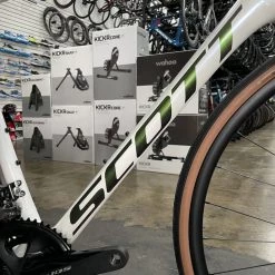 Scott Addict 20 Disc Shimano 105 - Pearl White 2021 | Road Bikes -Hot Sale Playtri -Tyler Store EUvgxksml5lDKUXTYLQcwZsY8