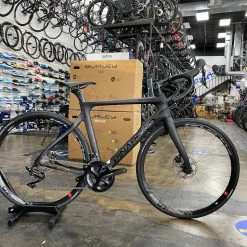 Pinarello Paris Disk Shimano 105 - B.O.B 2022 | Road Bikes