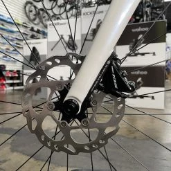 Scott Addict 20 Disc Shimano 105 - Pearl White 2021 | Road Bikes -Hot Sale Playtri -Tyler Store KM2bu6EWK8S4KwJ9W7 42RRz4