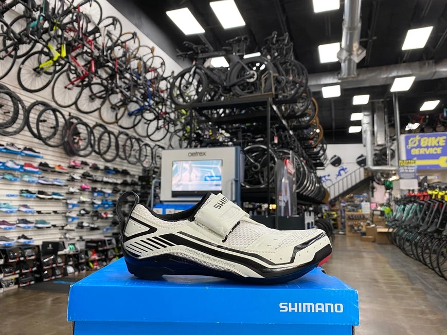 Shimano SH-TR32 Men's Triathlon Shoes | Triathlon & Time Trial Bike 1 Shimano SH-TR32 Men's Triathlon Shoes | Triathlon & Time Trial Bike