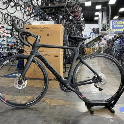 Pinarello Paris Disk Shimano 105 - B.O.B 2022 | Road Bikes -Hot Sale Playtri -Tyler Store QUFEGeKl5jUogp1dQFeLogao