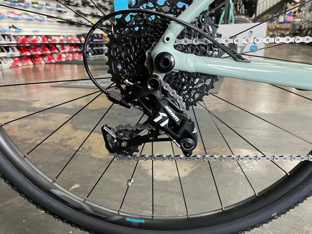 Pinarello Nytro Grinta E-Bike Sram Apex - Petrol 2022 | Gravel Bikes 3 Pinarello Nytro Grinta E-Bike Sram Apex - Petrol 2022 | Gravel Bikes - Image 3