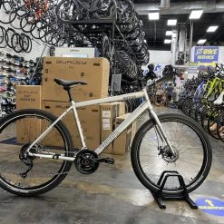 Breezer Bikes Midtown 1.5 - Satin Silver 2021 | Hybrid Bikes