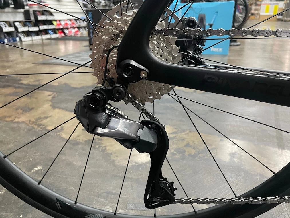 Pinarello Prince Disk Shimano Ultegra Di2 12 Speed - B.O.B 2022 | Road Bikes 6 Pinarello Prince Disk Shimano Ultegra Di2 12 Speed - B.O.B 2022 | Road Bikes - Image 6