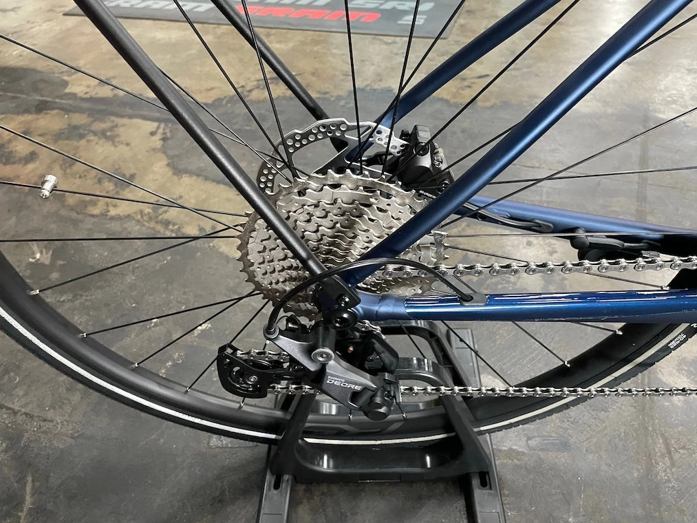 Pinarello Nytro Urbanist Shimano Deore - 2022 | Hybrid Bikes 13 Pinarello Nytro Urbanist Shimano Deore - 2022 | Hybrid Bikes - Image 13