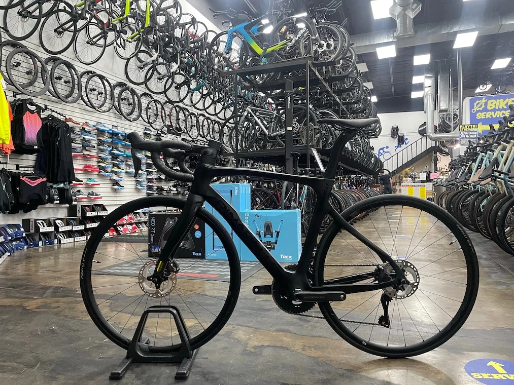 Pinarello Prince Disk Shimano Ultegra Di2 12 Speed - B.O.B 2022 | Road Bikes 4 Pinarello Prince Disk Shimano Ultegra Di2 12 Speed - B.O.B 2022 | Road Bikes - Image 4