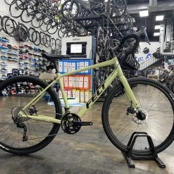 Felt Broam 40 Shimano Tiagra/Shimano GRX400 Mix - Sage Mist 2022 | Gravel Bikes