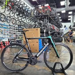 Bianchi Aria Aero Campagnolo Centaur - Black/Celeste 2021 | Road Bikes