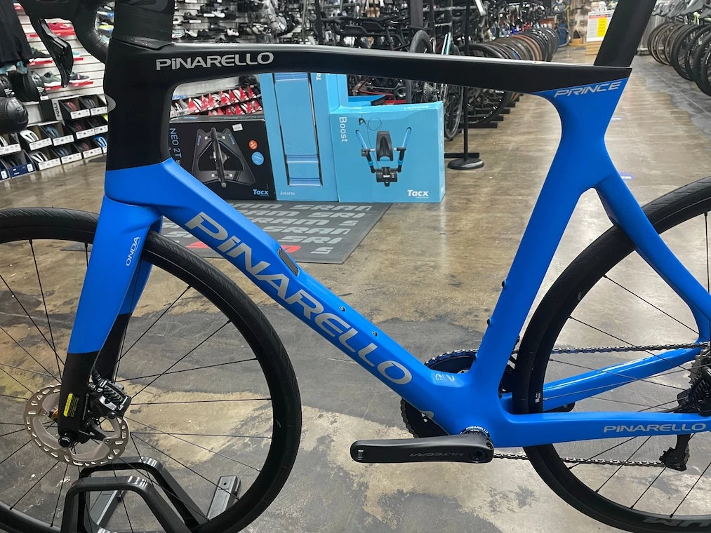 Pinarello Prince Disk Shimano Ultegra Di2 12 Speed - Flash Sky 2022 | Road Bikes 8 Pinarello Prince Disk Shimano Ultegra Di2 12 Speed - Flash Sky 2022 | Road Bikes - Image 8