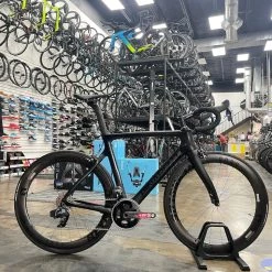 Pinarello Gan Sram Force ETap AXS / Reynold's AR58 Carbon Wheelset - B.O.B 2022 | Road Bikes