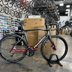 Pinarello Dogma F12 Disk Shimano Ultegra Di2 - Team INEOS 2021 | Road Bikes