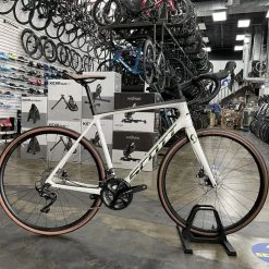 Scott Addict 20 Disc Shimano 105 - Pearl White 2021 | Road Bikes